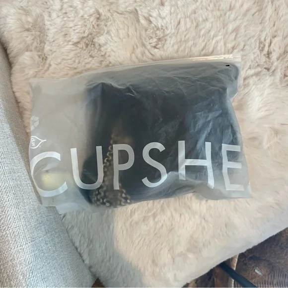 Gold Contrast-Stitching Scalloped Halter One Piece Swimsuit - Picture 14 of 14